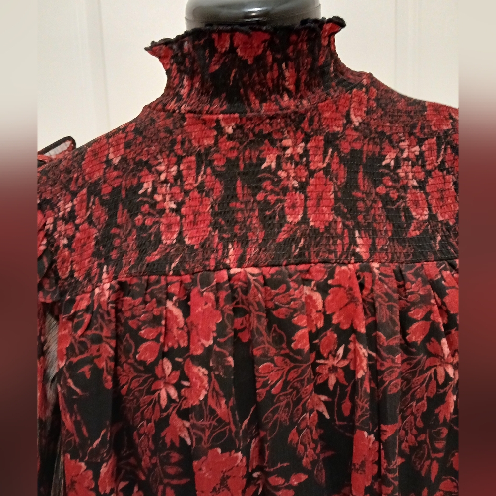 NWT Francesca's Red Flower Top - Picture 2 of 12